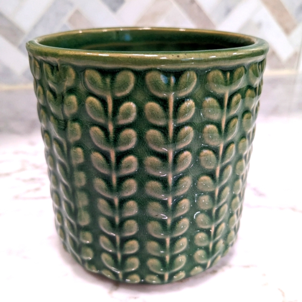 Decorative pot. Ceramic. Green. 4"x4"